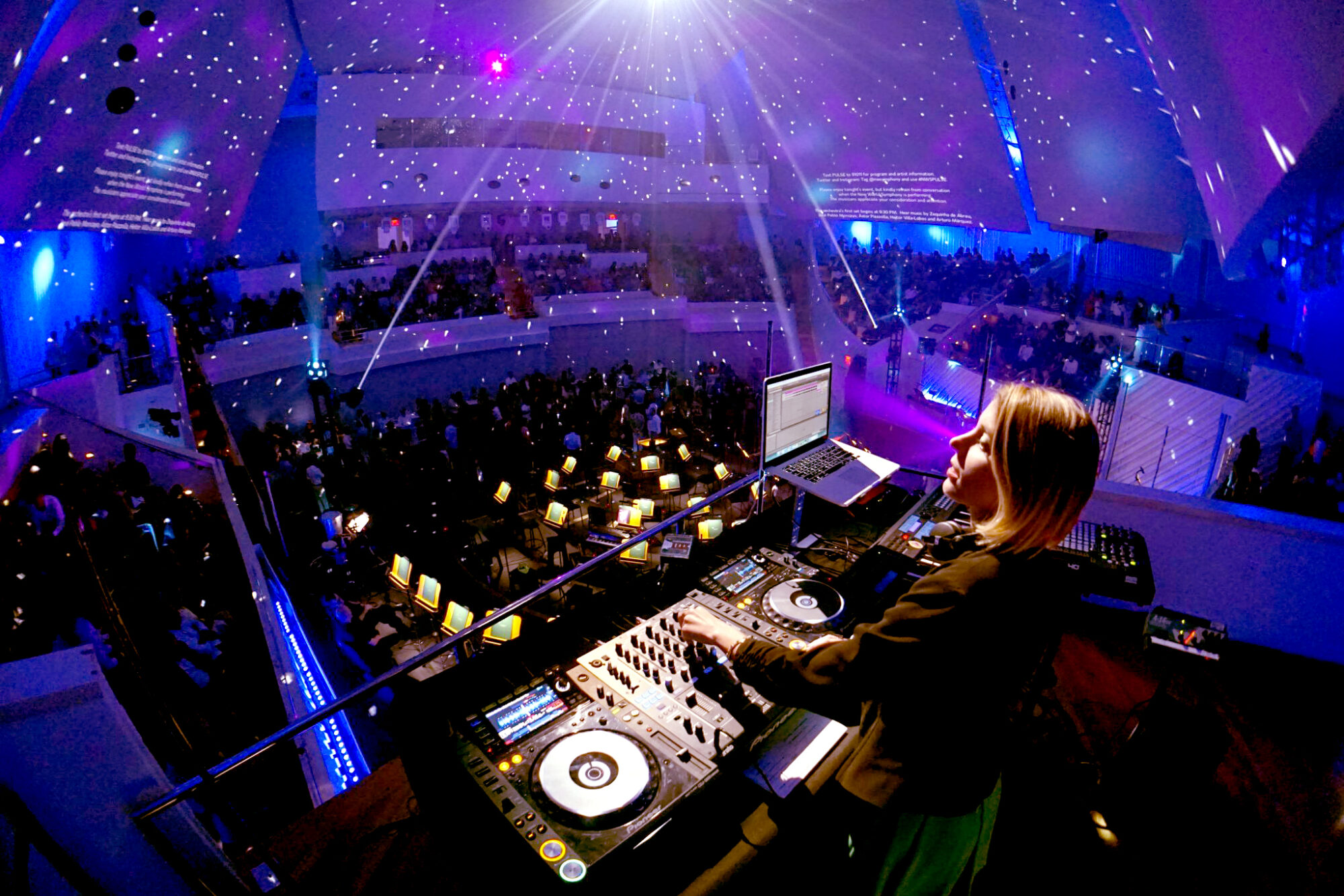 R00253_1_New_World_Center_N150